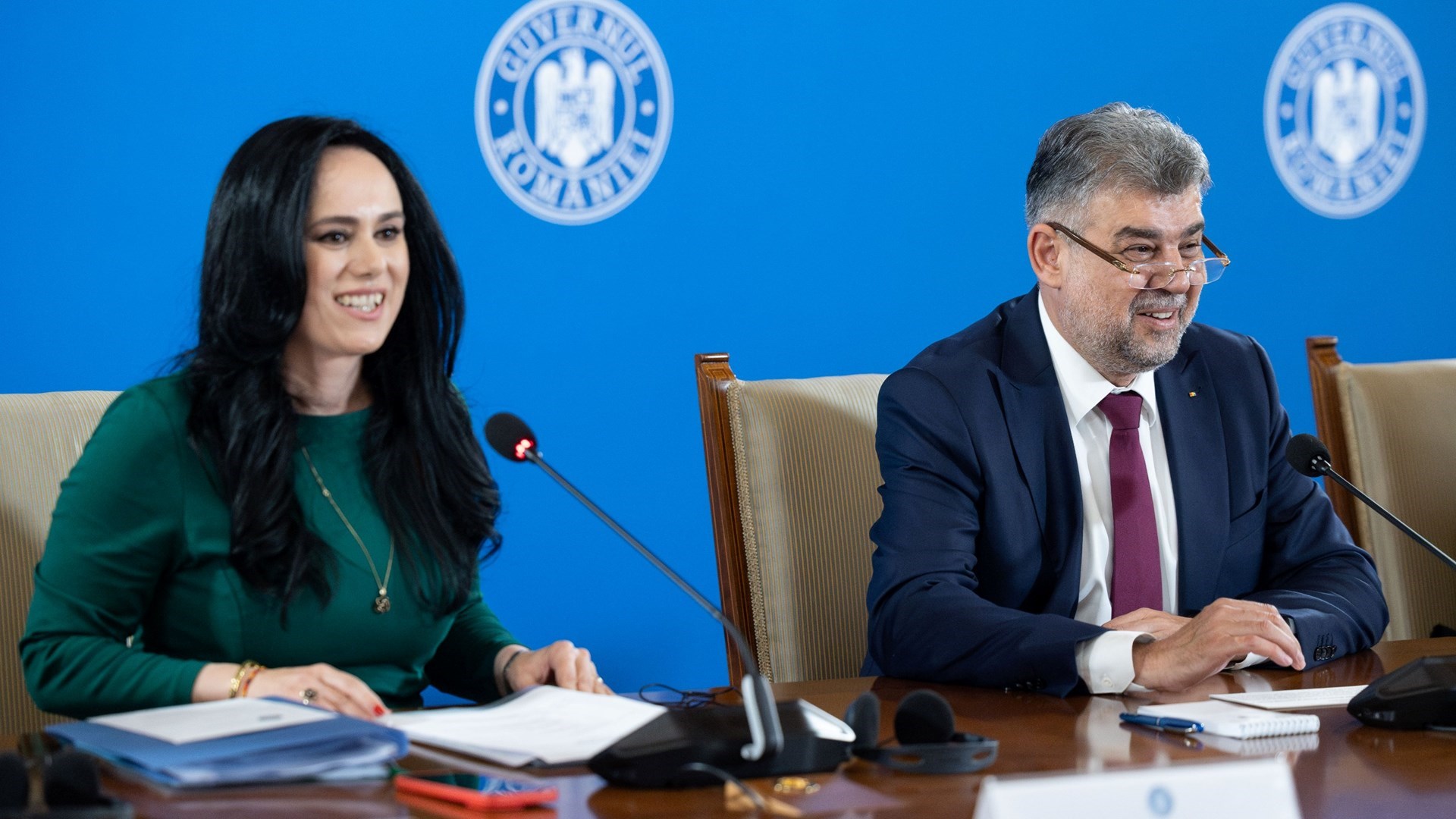 Çalışma ve Sosyal Güvenlik Bakanı Prof. Dr. Vedat Işıkhan, Çalışma ve Sosyal Güvenlik Bakanlığı ile Romanya Çalışma ve Sosyal Dayanışma Bakanlığı arasındaki Çalışma ve Sosyal Güvenlik Ortak Çalışma Grubu’nun 1. Toplantısı’na katılmak ve çeşitli temaslarda bulunmak üzere Romanya’ya gitti.