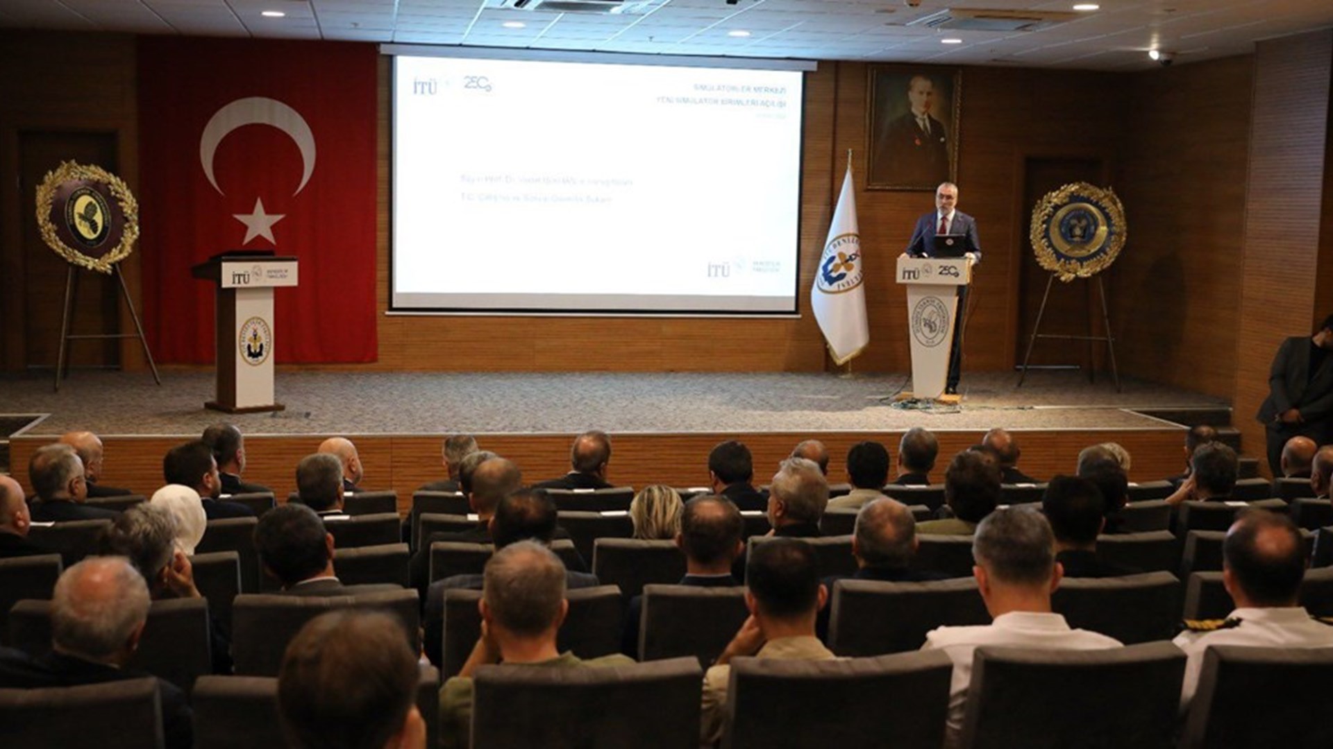 Çalışma ve Sosyal Güvenlik Bakanı Prof. Dr. Vedat Işıkhan, çeşitli ziyaretlerde bulunmak ve programlara katılmak üzere İstanbul’a gitti.