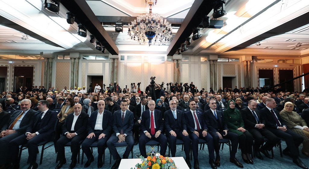 Çalışma ve Sosyal Güvenlik Bakanı Prof. Dr. Vedat Işıkhan, Cumhurbaşkanı Recep Tayyip Erdoğan’ın katılımıyla Çalışma ve Sosyal Güvenlik Bakanlığı ve Türkiye İşveren Sendikaları Konfederasyonu (TİSK) tarafından düzenlenen Ortak Paylaşım Forumu’nda konuştu.