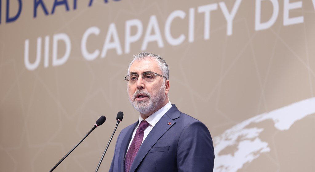 Çalışma ve Sosyal Güvenlik Bakanı Prof. Dr. Vedat Işıkhan, Ankara Kızılcahamam’da düzenlenen Uluslararası Demokratlar Birliği (UID) Kapasite Geliştirme ve Eğitim Çalıştayı’na katıldı.