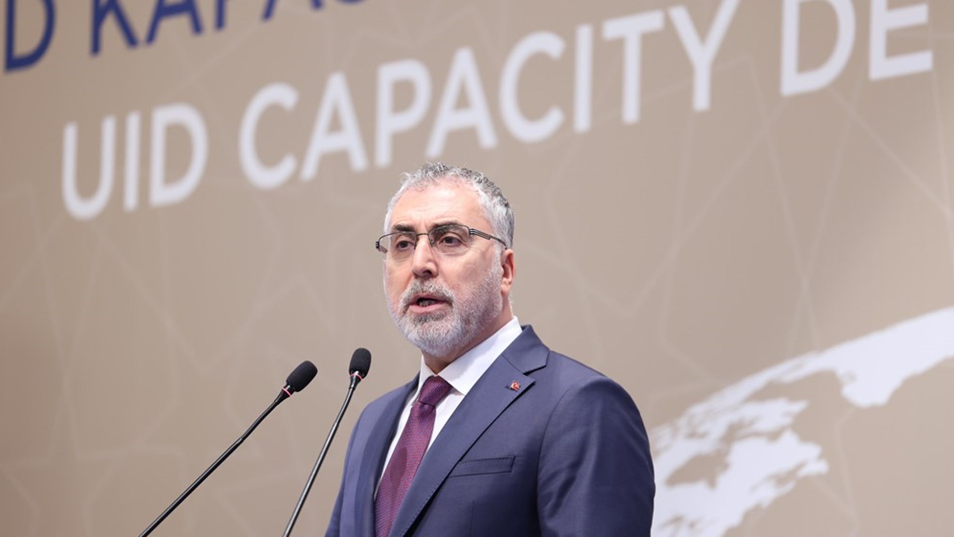 Çalışma ve Sosyal Güvenlik Bakanı Prof. Dr. Vedat Işıkhan, Ankara Kızılcahamam’da düzenlenen Uluslararası Demokratlar Birliği (UID) Kapasite Geliştirme ve Eğitim Çalıştayı’na katıldı.