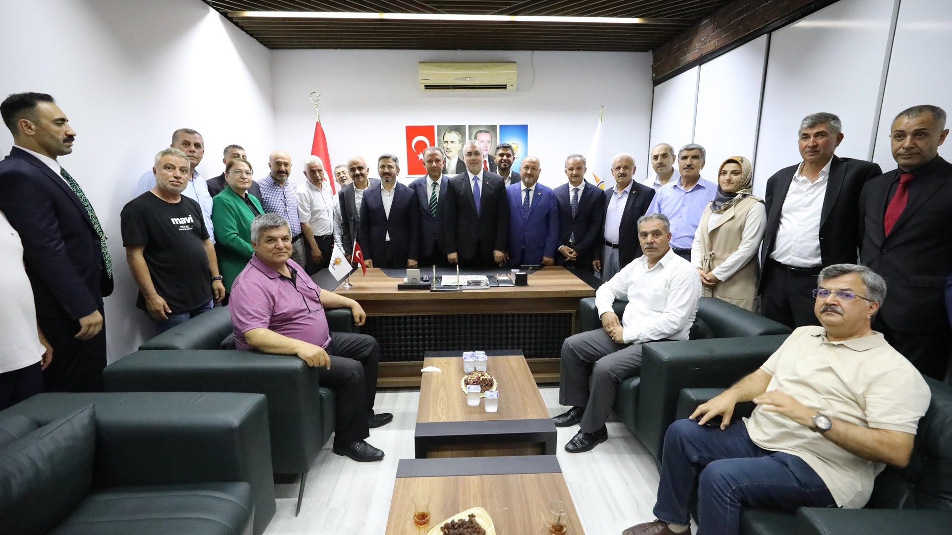 Çalışma ve Sosyal Güvenlik Bakanı Vedat Işıkhan, Adıyaman’da ziyaretler gerçekleştirdi.