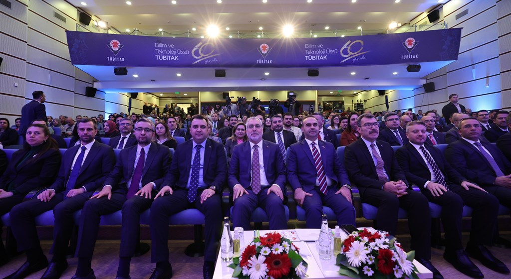 Çalışma ve Sosyal Güvenlik Bakanlığı ile Sanayi ve Teknoloji Bakanlığı arasında “Kamuda Dijital Dönüşüm ve Bilimsel Araştırmaların Desteklenmesine İlişkin İş Birliği Protokolü” TÜBİTAK’ta düzenlenen törenle imzalandı.