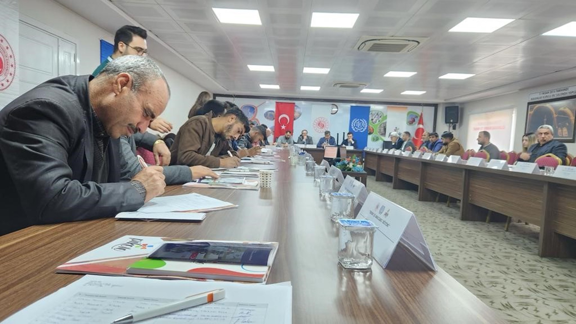 Within the framework of the National Program to Combat Child Labor carried out by the General Directorate of Labor of the Ministry of Labor and Social Security, activities are carried out with various institutions and organizations in order to improve the living conditions of seasonal agricultural workers and their families, facilitate access to public services and prevent child labor in seasonal agriculture.