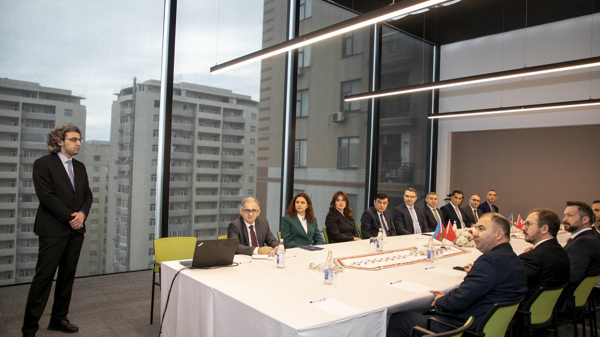 Genel Müdürlüğümüz, 16-19 Aralık 2024 tarihlerinde Azerbaycan’a çalışma ziyareti gerçekleştirdi. İş sağlığı ve güvenliği alanında yürütülecek faaliyetler doğrultusunda gerçekleştirilen ziyaret, çalışma hayatı ve sosyal güvenlik alanlarında da iş birliğini geliştirme yolunda önemli bir adım oldu.