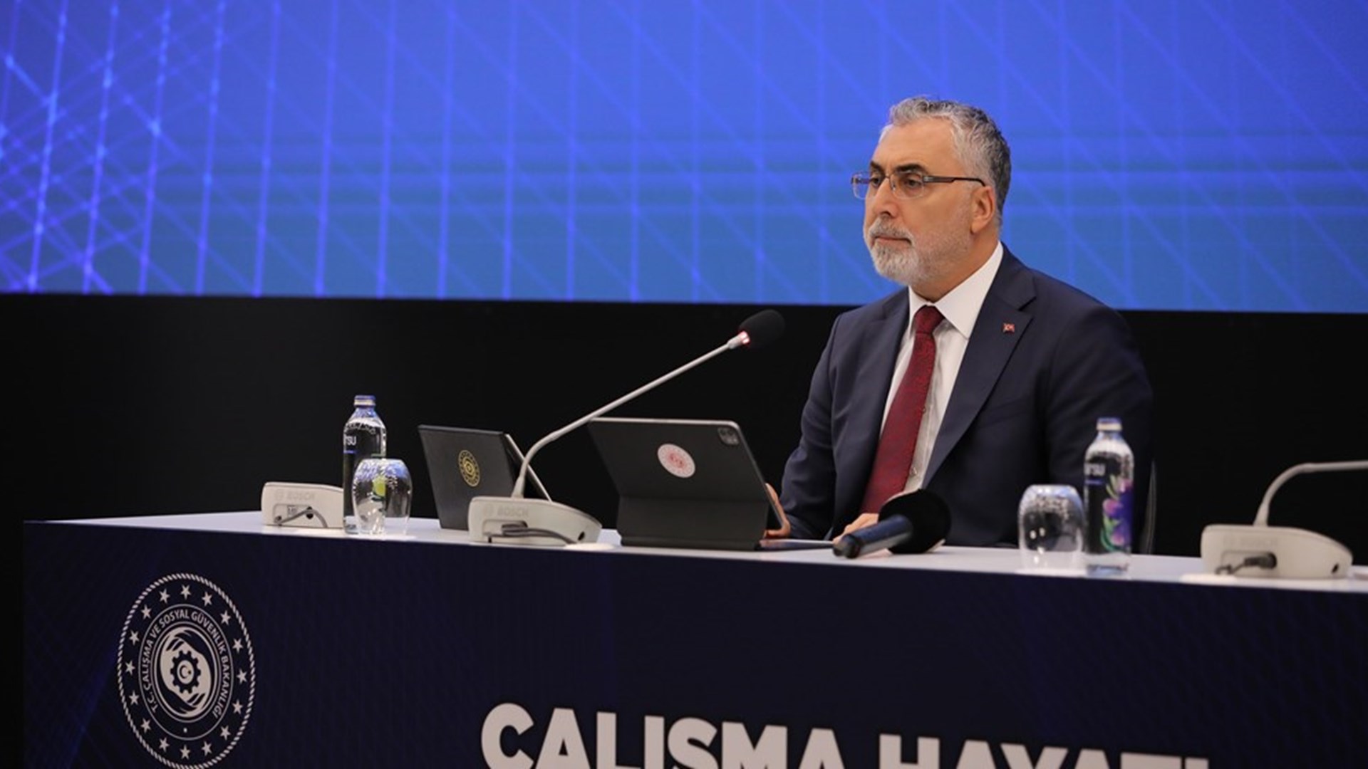 Çalışma ve Sosyal Güvenlik Bakanı Prof. Dr. Vedat Işıkhan, Türkiye İşveren Sendikaları Konfederasyonu (TİSK) tarafından düzenlenen Çalışma Hayatı İstişare Toplantısı’na iştirak etti.