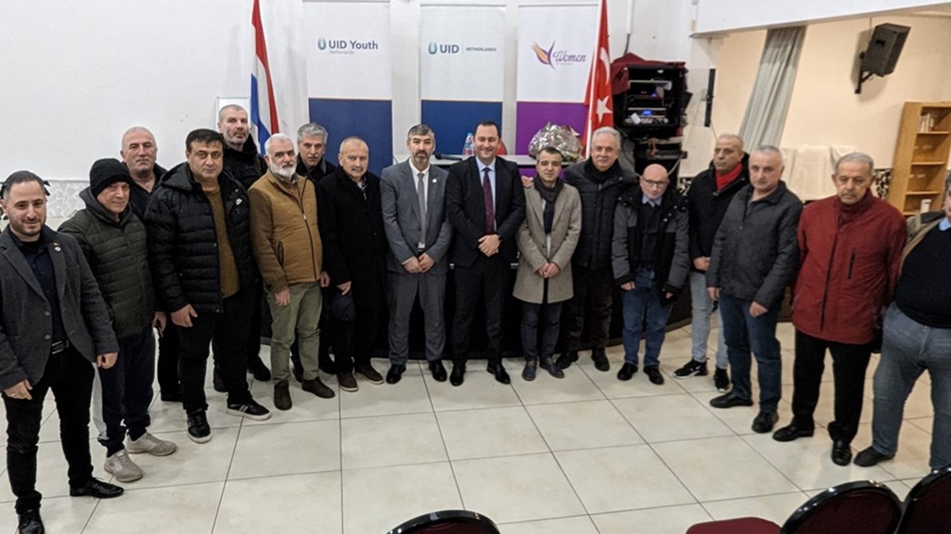 Deventer Çalışma ve Sosyal Güvenlik Ataşeliğimiz, Arnhem şehrinde Türkiyem Camii'nde vatandaşlarımızla bir araya geldi.