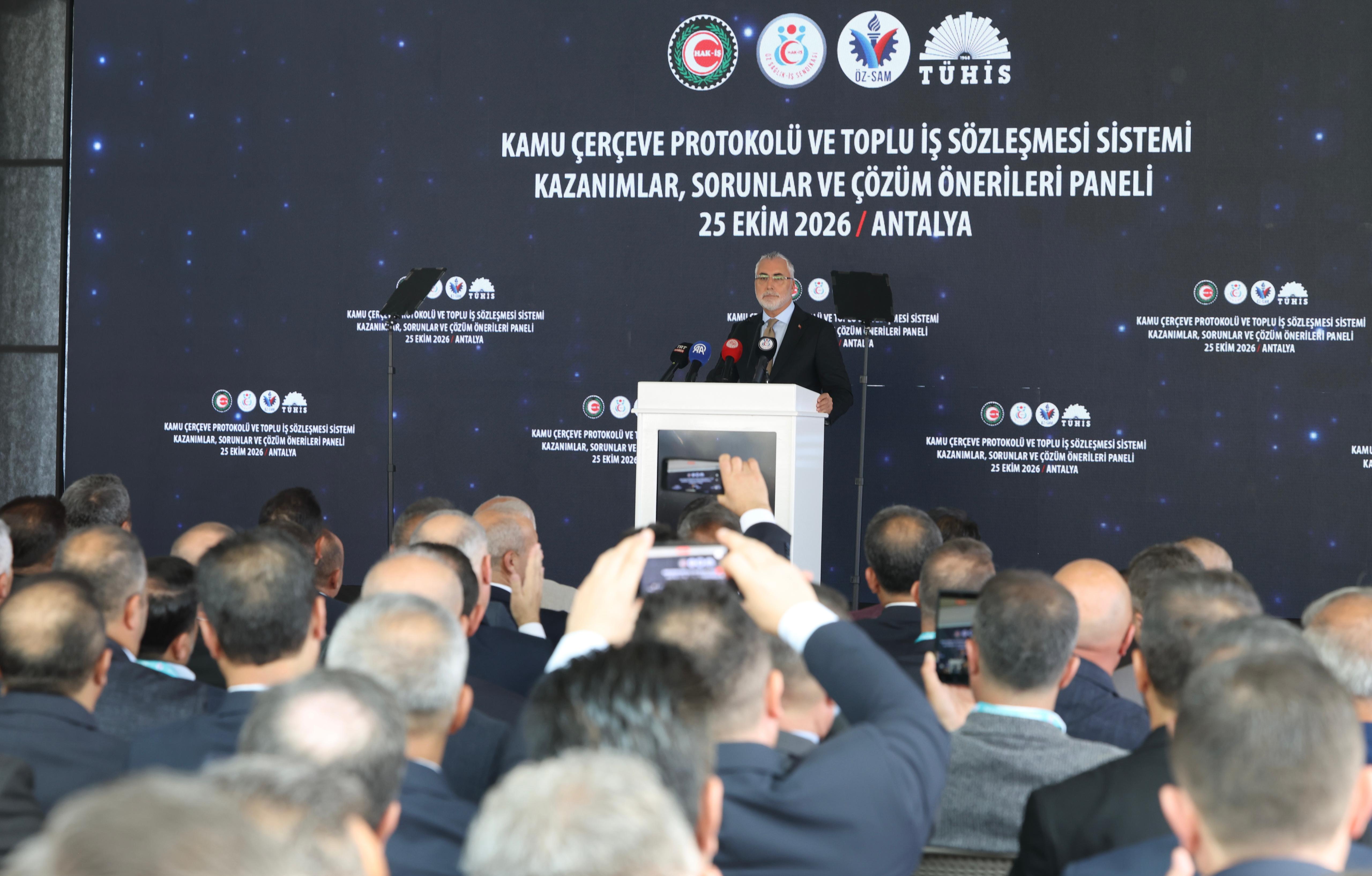 Çalışma ve Sosyal Güvenlik Bakanı Prof. Dr. Vedat Işıkhan, Öz Sağlık-İş tarafından düzenlenen Genişletilmiş Başkanlar Kurulu ve Kamu Çerçeve Protokolü ve Toplu İş Sözleşmesi Sistemi Kazanımlar, Sorunlar ve Çözüm Önerileri Paneli’ne katıldı.