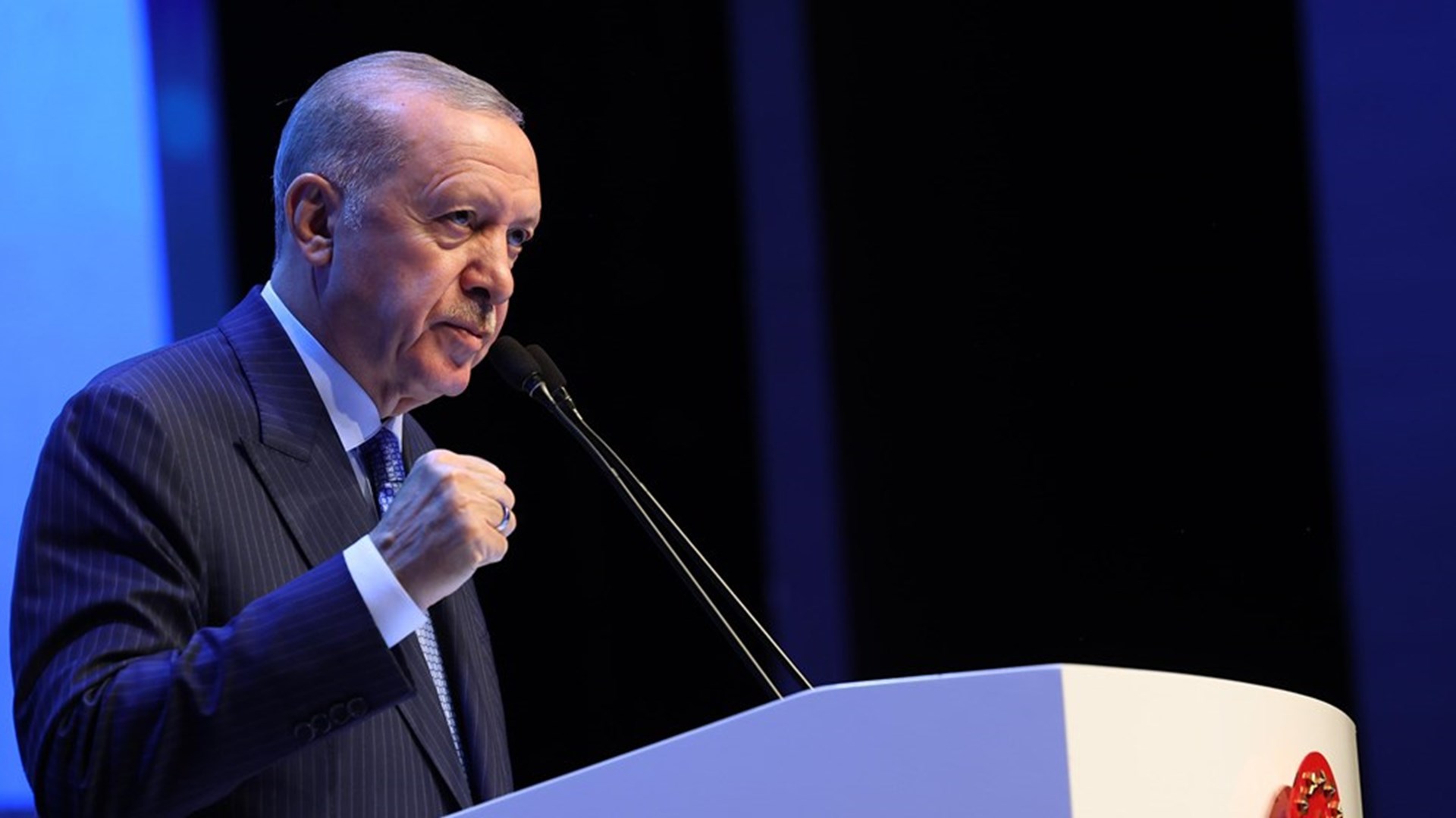 Çalışma ve Sosyal Güvenlik Bakanı Prof. Dr. Vedat Işıkhan, çeşitli temaslarda bulunmak ve programlara katılmak üzere İstanbul’a gitti.