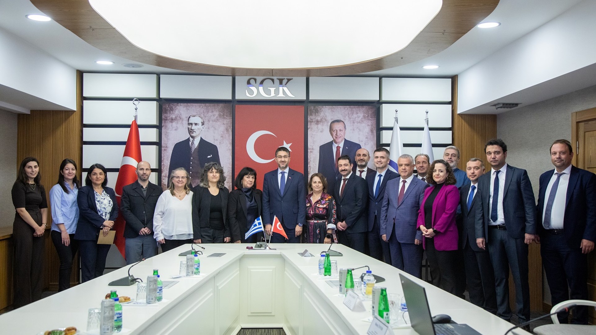 Bakanlığımız ile Yunanistan Çalışma ve Sosyal Güvenlik Bakanlığı temsilcileri, sosyal güvenlik anlaşmasının ikinci tur müzakereleri için 22-23 Ekim tarihleri arasında Ankara’da bir araya geldi.