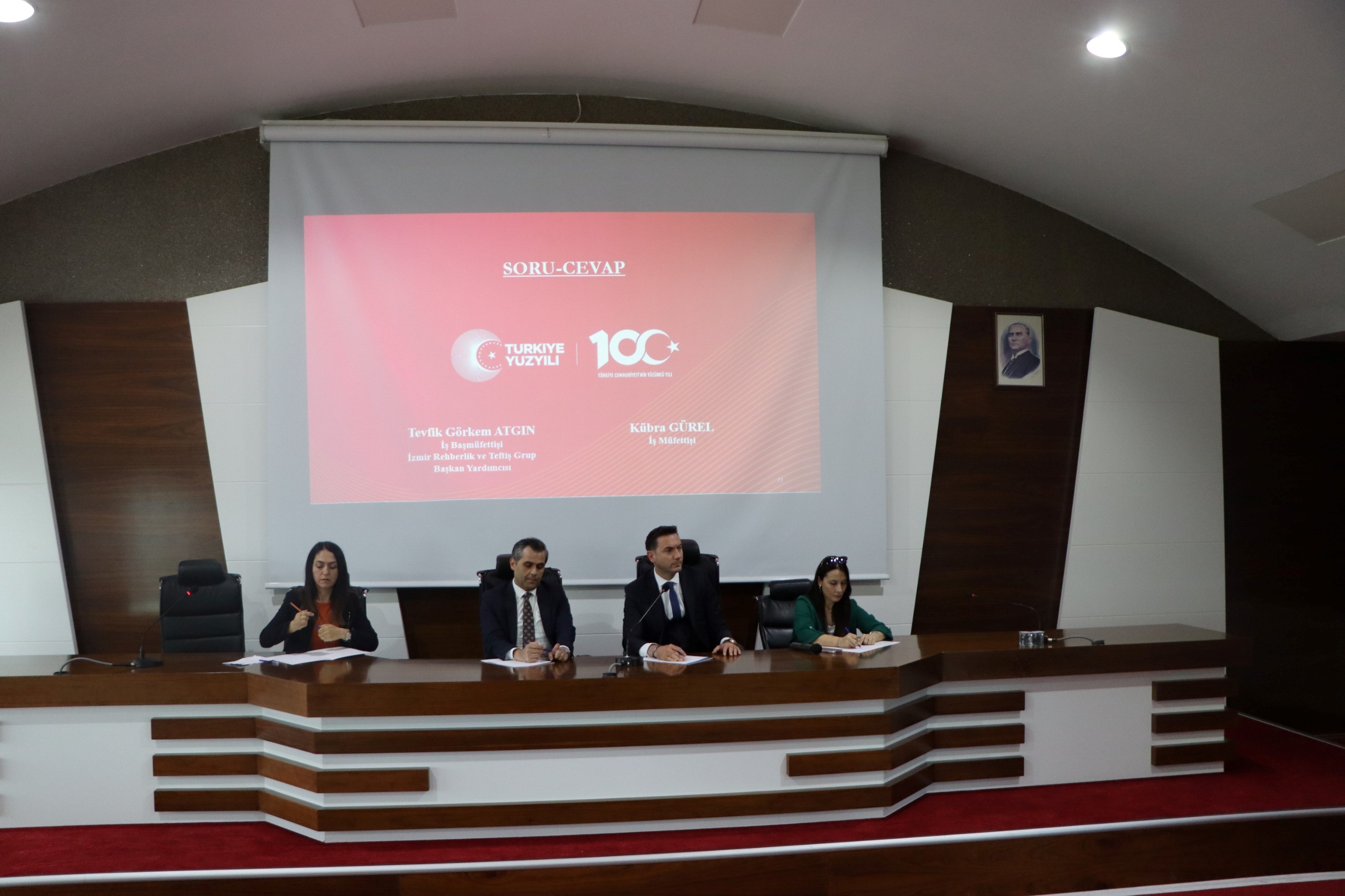 Rehberlik ve Teftiş Başkanlığı tarafından Afyonkarahisar Organize Sanayi Bölgesi Müdürlüğünde, 14 Mayıs 2026 tarihinde iş sağlığı ve güvenliği ile işin yürütümü teftişleri hakkında bilgilendirme toplantısı düzenlendi. 