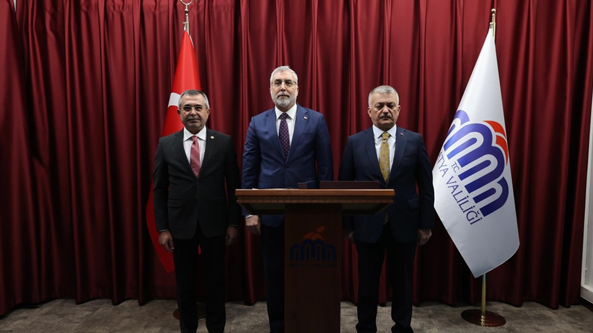 Çalışma ve Sosyal Güvenlik Bakanı Prof. Dr. Vedat Işıkhan, çeşitli ziyaretlerde bulunmak ve programlara katılmak üzere Malatya’ya gitti.