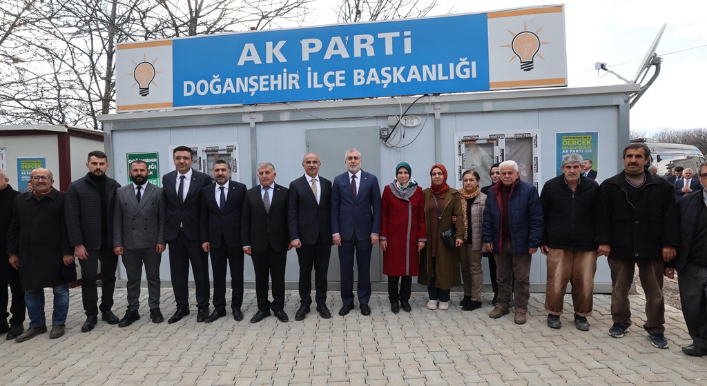 Çalışma ve Sosyal Güvenlik Bakanı Prof. Dr. Vedat Işıkhan, çeşitli ziyaretlerde bulunmak ve programlara katılmak üzere Malatya’ya gitti.