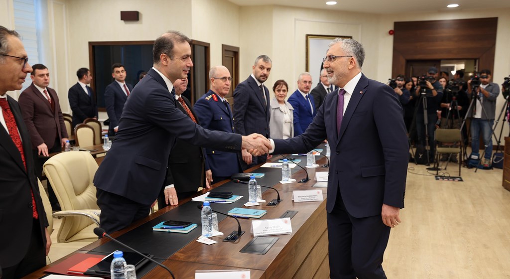 Çalışma ve Sosyal Güvenlik Bakanı Prof. Dr. Vedat Işıkhan, Çalışma ve Sosyal Güvenlik Bakanlığı ev sahipliğinde Reşat Moralı Toplantı Salonu’nda düzenlenen “Türkiye Yüzyılı’nın Emektarları Çalıştayı” na katıldı.