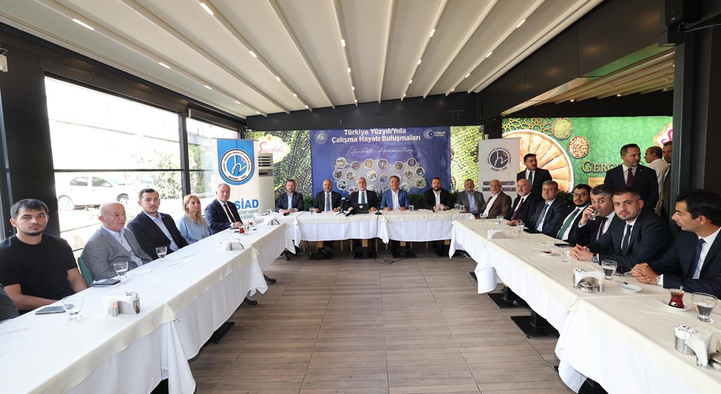 Çalışma ve Sosyal Güvenlik Bakanı Prof. Dr. Vedat Işıkhan, çeşitli temaslarda bulunmak ve programlara katılmak üzere İstanbul’a gitti.