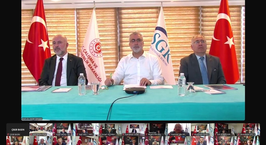 Çalışma ve Sosyal Güvenlik Bakanı Prof. Dr. Vedat Işıkhan, 81 ilin SGK il müdürleri ile toplantı yaptı.