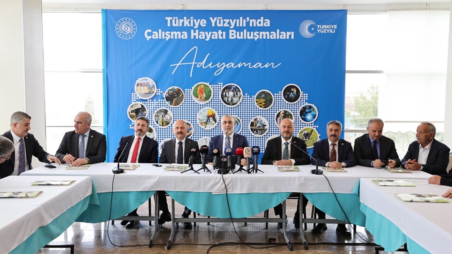 Çalışma ve Sosyal Güvenlik Bakanı Prof. Dr. Vedat Işıkhan, çeşitli temaslarda bulunmak ve programlara katılmak üzere Adıyaman’a gitti.