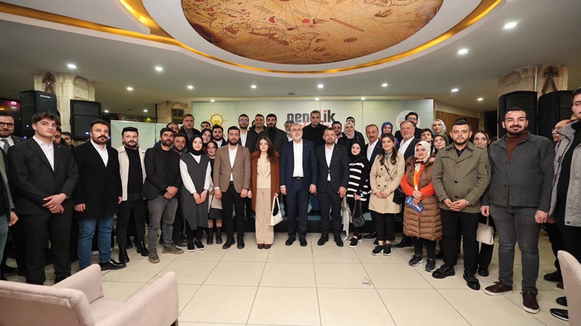 Çalışma ve Sosyal Güvenlik Bakanı Prof. Dr. Vedat Işıkhan, programlara katılmak ve çeşitli ziyaretlerde bulunmak üzere Mardin’e gitti.