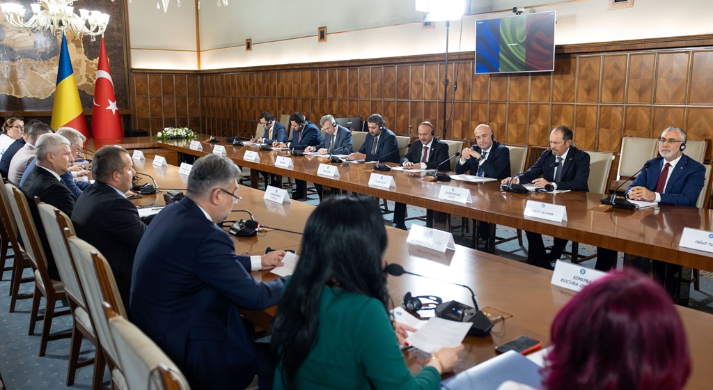 Çalışma ve Sosyal Güvenlik Bakanı Prof. Dr. Vedat Işıkhan, Çalışma ve Sosyal Güvenlik Bakanlığı ile Romanya Çalışma ve Sosyal Dayanışma Bakanlığı arasındaki Çalışma ve Sosyal Güvenlik Ortak Çalışma Grubu’nun 1. Toplantısı’na katılmak ve çeşitli temaslarda bulunmak üzere Romanya’ya gitti.