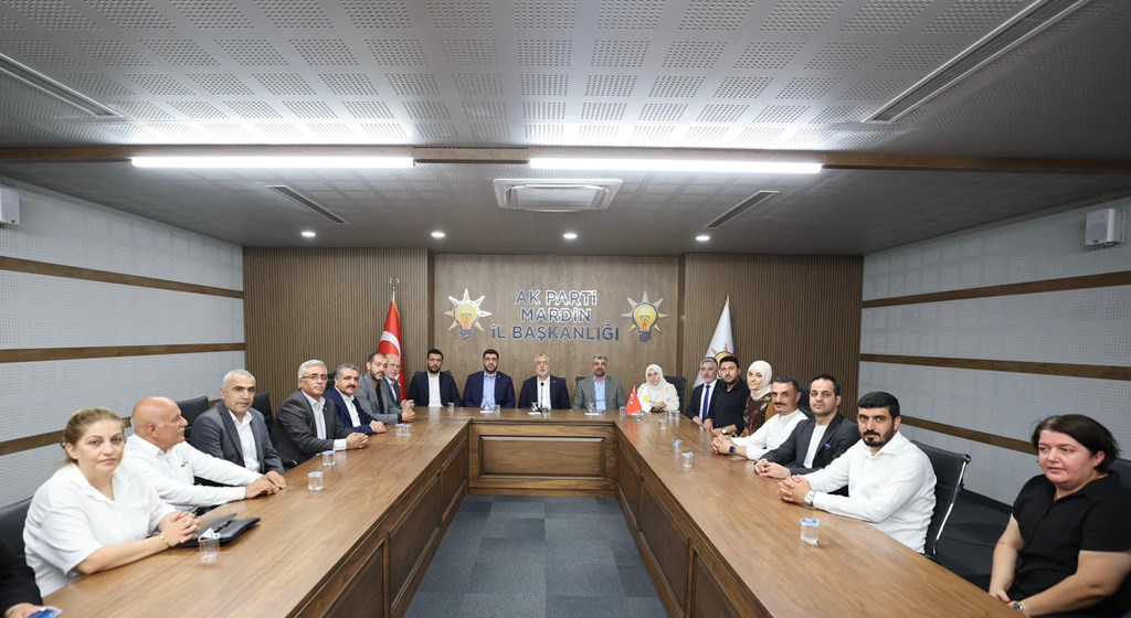 Çalışma ve Sosyal Güvenlik Bakanı Vedat Işıkhan, çeşitli temaslarda bulunmak ve “Mardin İş Dünyası İstişare Toplantısı”na katılmak üzere Mardin’e gitti.