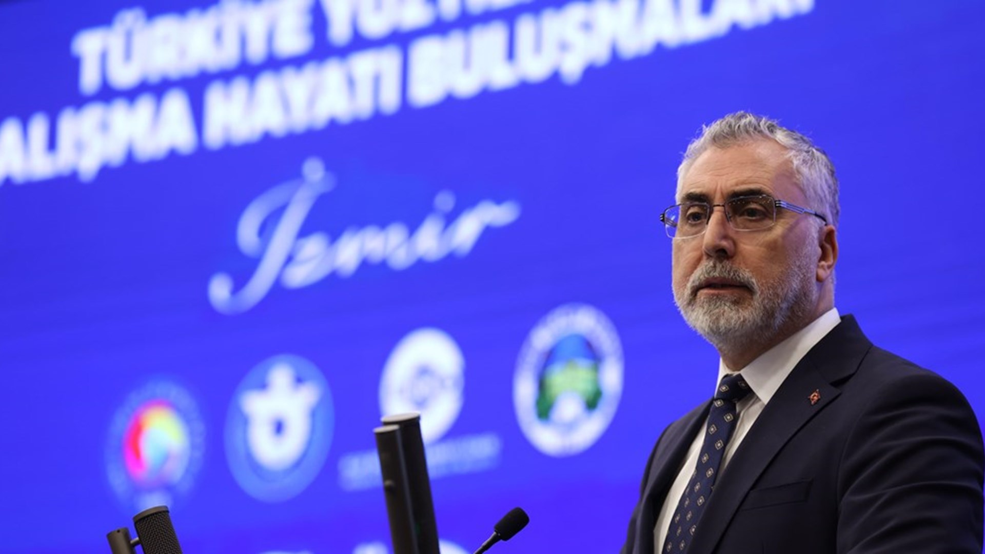 Çalışma ve Sosyal Güvenlik Bakanı Prof. Dr. Vedat Işıkhan, programlara katılmak ve çeşitlik temaslarda bulunmak üzere İzmir’e gitti.