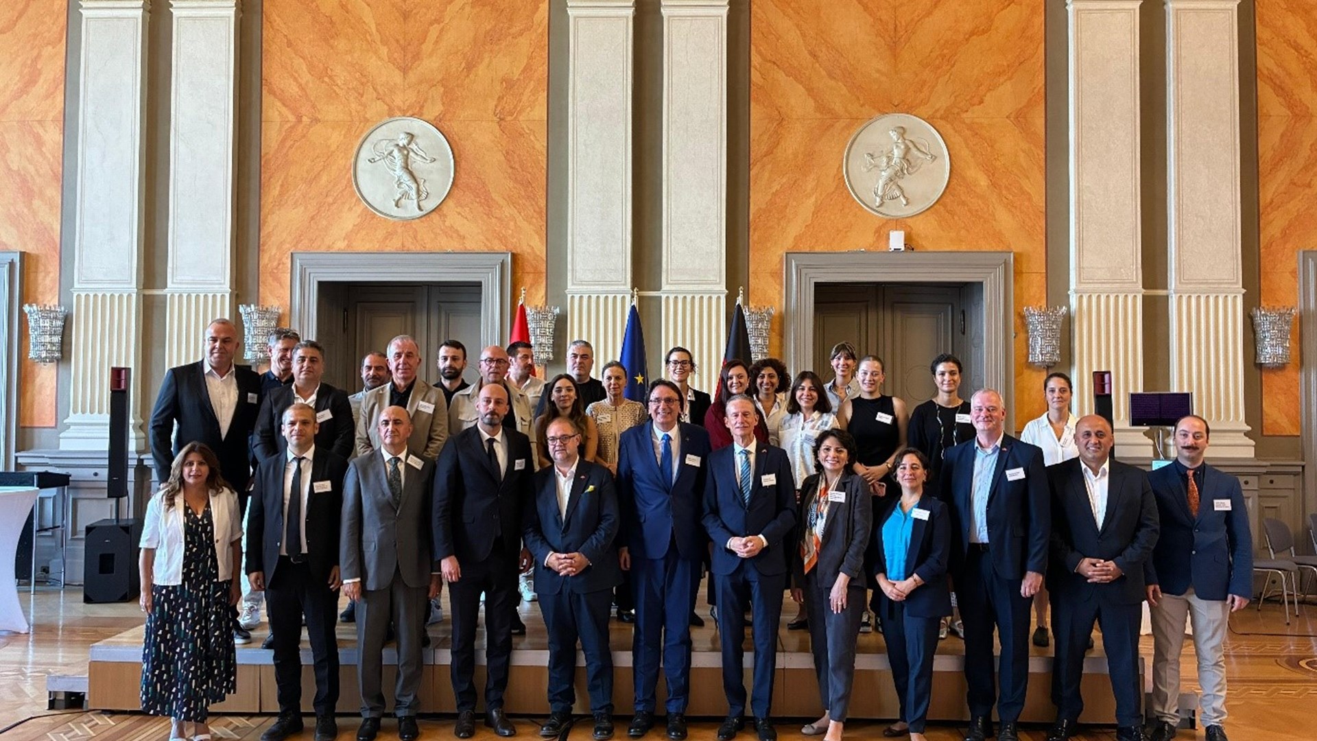 Almanya’nın İstanbul Başkonsolosluğunda Adil Tedarik Zincirleri Üzerine Yuvarlak Masa Toplantısı Gerçekleştirildi