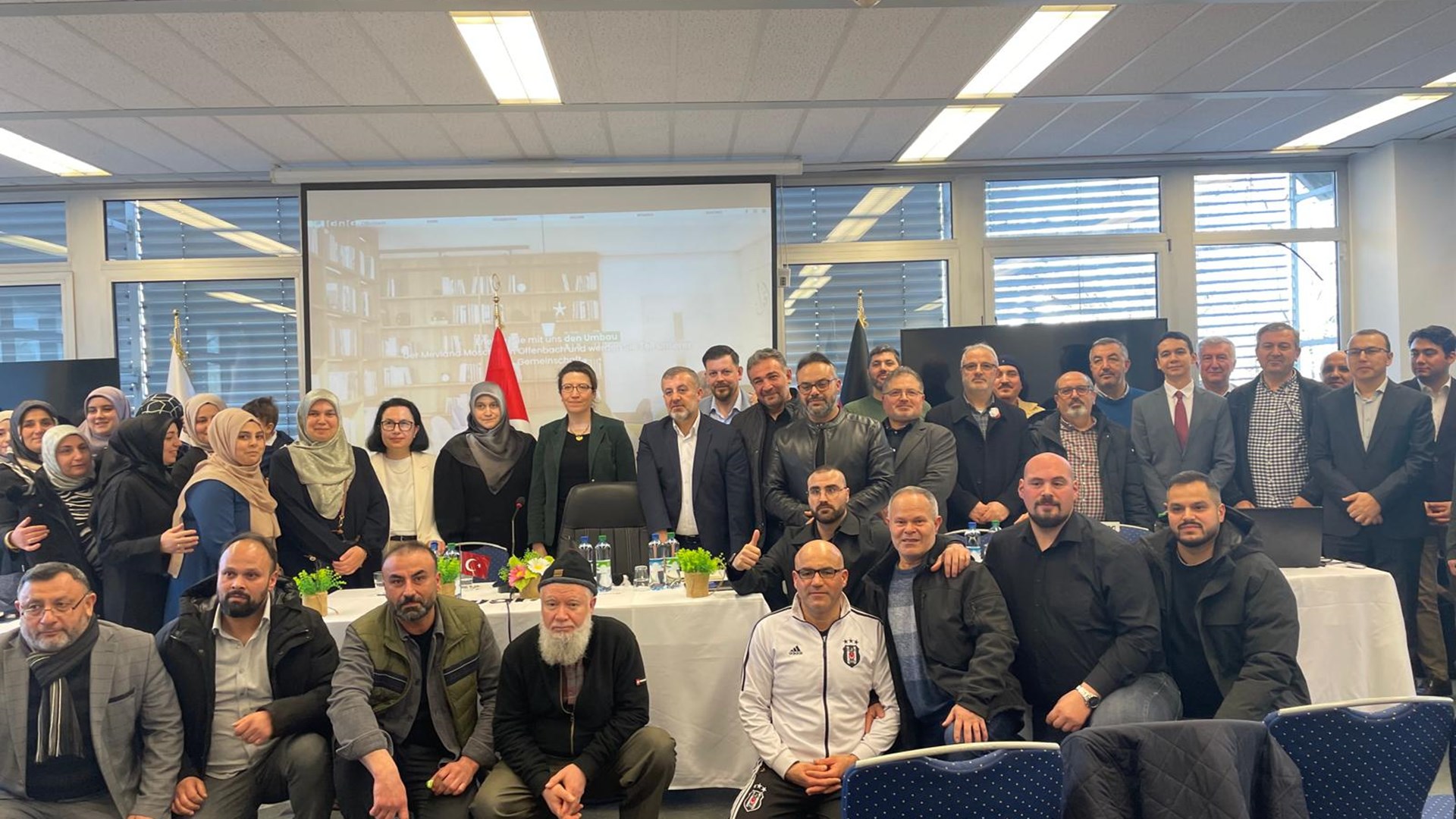 Frankfurt Ataşeliğimiz tarafından 23 Şubat 2025 tarihinde Offenbach'da vatandaş bilgilendirme toplantısı gerçekleştirilmiştir.