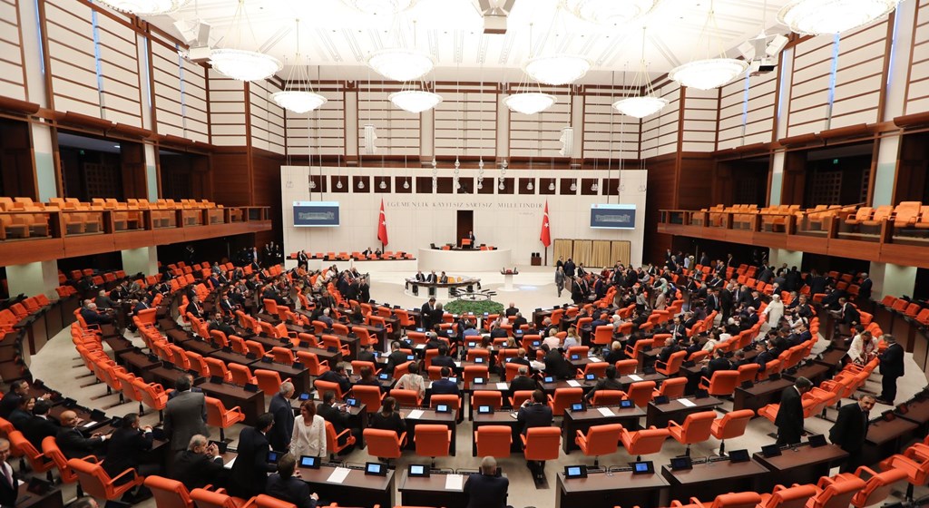 Çalışma ve Sosyal Güvenlik Bakanı Vedat Işıkhan Türkiye Büyük Millet Meclisi Genel Kurulunda ant içti.