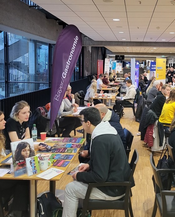 The Speed-Dating event on the vocational training place organized by the Cologne Chamber of Commerce and Industry, which was attended by 90 companies, was held at Cologne Rhein Energie Stadium on the 5th of March in 2024.