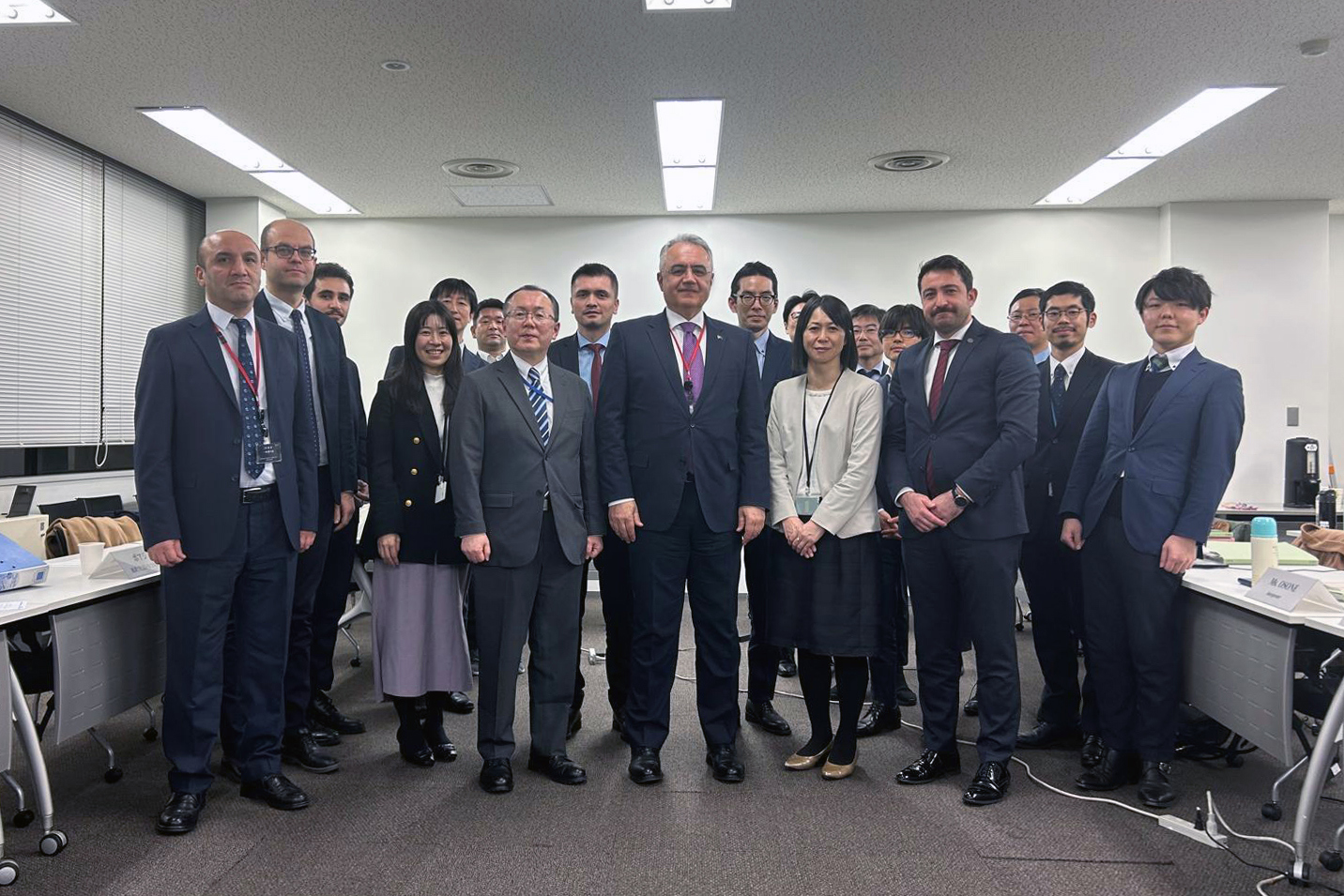 A delegation comprising the representatives of our Ministry and Social Security Institution (SSI) and officials of the Ministry of Health, Labour and Welfare, and the Ministry of Foreign Affairs of Japan convened in Tokyo, the capital of Japan, for the 9th Round of Negotiations on signing a social security agreement between the two countries.