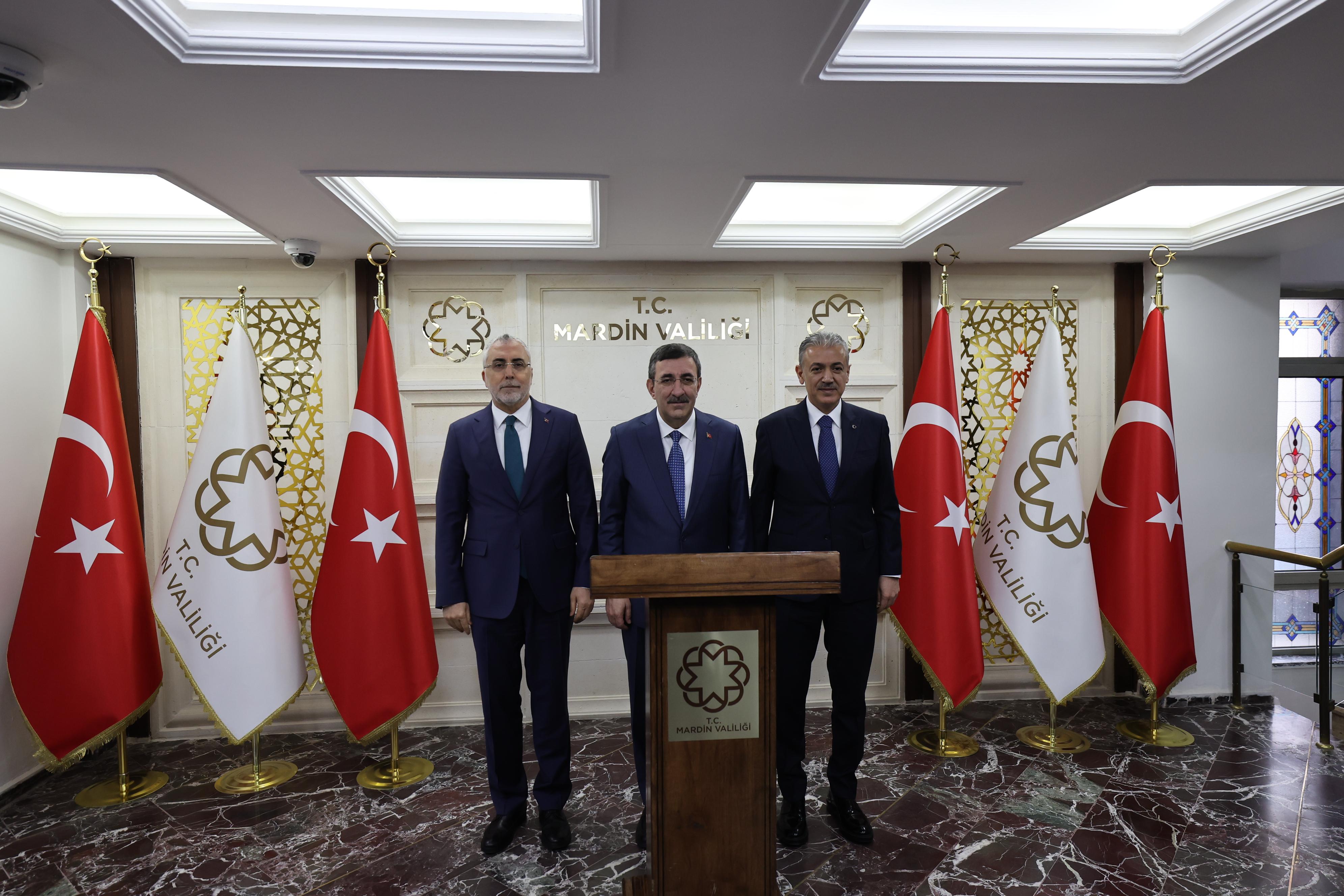 Bakan Işıkhan, Mardin’de Ziyaretlerde Bulundu