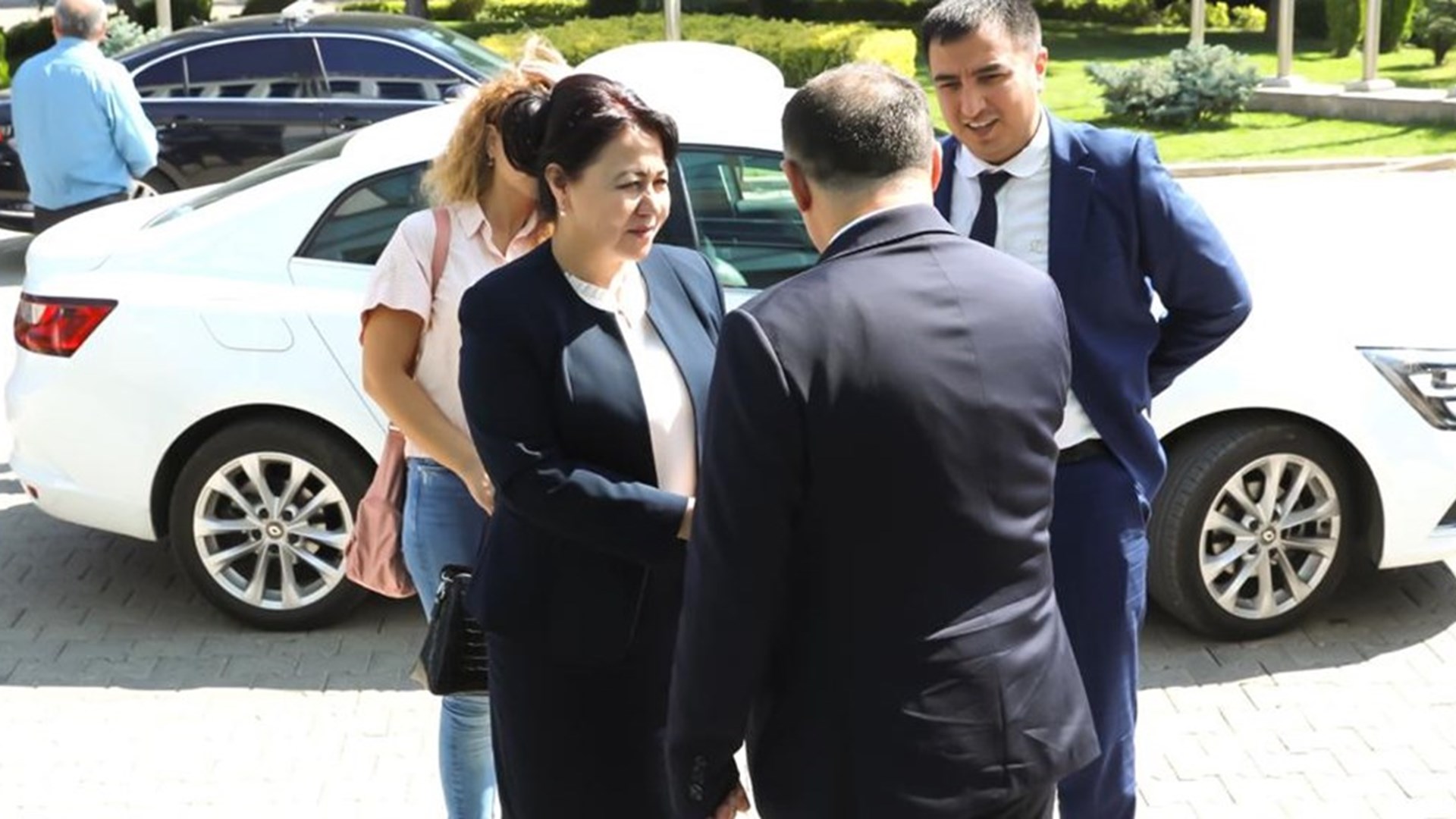 Özbekistan İstihdam ve Yoksulluğun Azaltılması Bakan Yardımcısı Sayın Turdiboyeva Rano ESHOVNA ve beraberindeki heyet 7 Eylül 2023 tarihinde Bakanlığımızı ziyaret ederek Bakan Yardımcımız Sayın Ahmet AYDIN ile bir görüşme gerçekleştirdi.