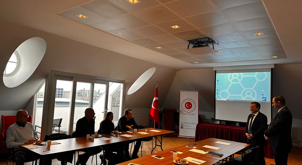 The meeting, hosted by the Consulate General of the Republic of Türkiye in Amsterdam, was attended by senior representatives and experts of the Dutch Labour Insurance Institution (UWV) and officials from The Hague Counsellor's Office and Deventer Attaché Office.