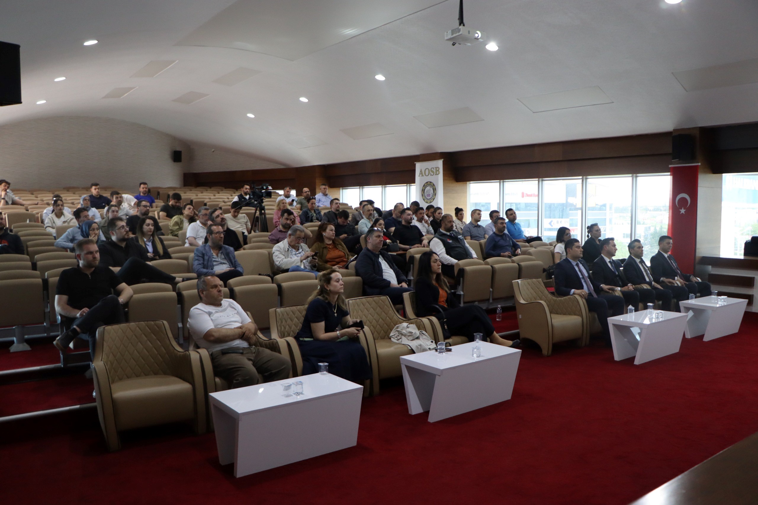 Rehberlik ve Teftiş Başkanlığı tarafından Afyonkarahisar Organize Sanayi Bölgesi Müdürlüğünde, 14 Mayıs 2026 tarihinde iş sağlığı ve güvenliği ile işin yürütümü teftişleri hakkında bilgilendirme toplantısı düzenlendi. 