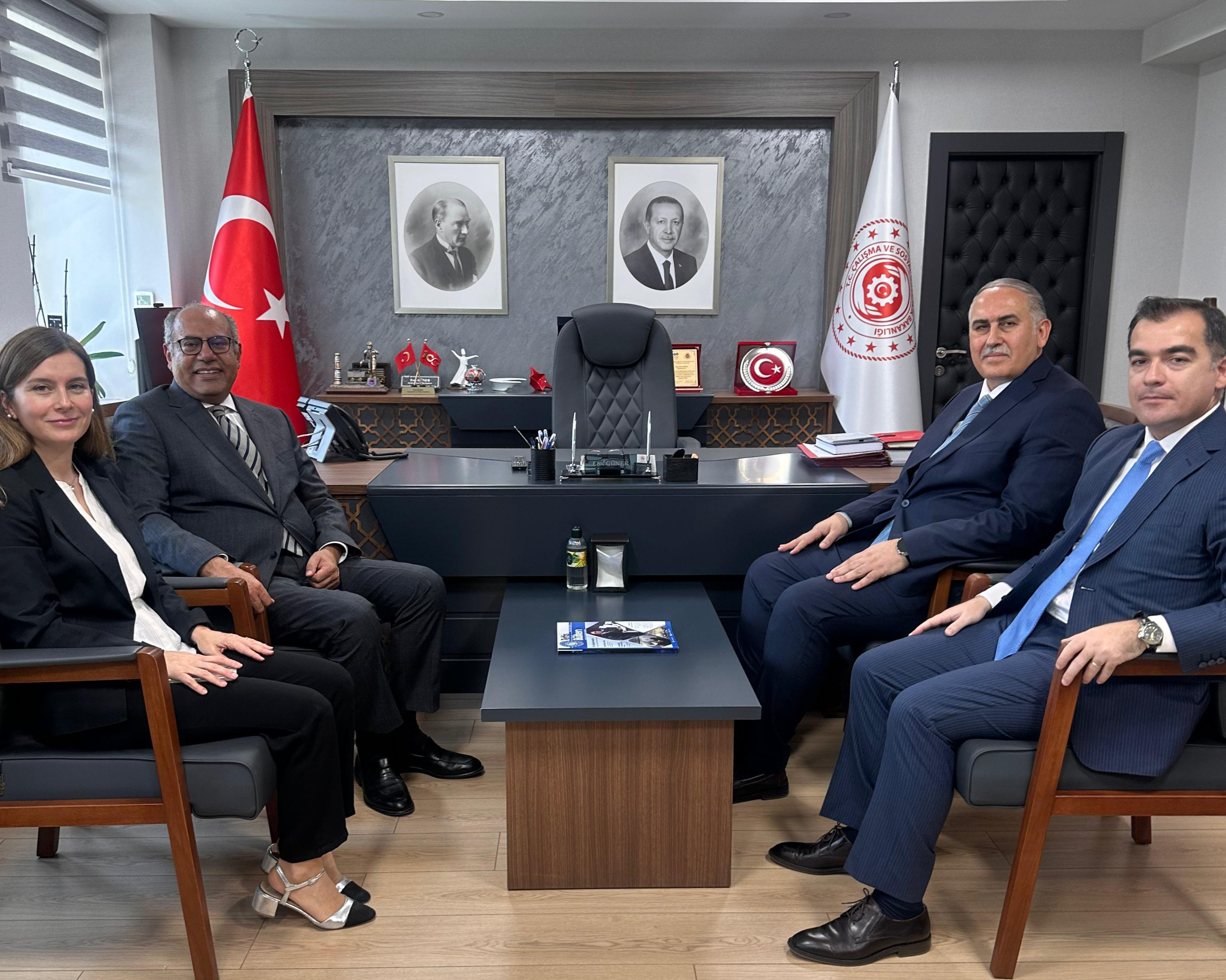 Uluslararası Çalışma Örgütü (ILO) Türkiye Ofisi Direktörü Yasser Hassan, Rehberlik ve Teftiş Başkanımız Erol Güner’i makamında ziyaret etti.