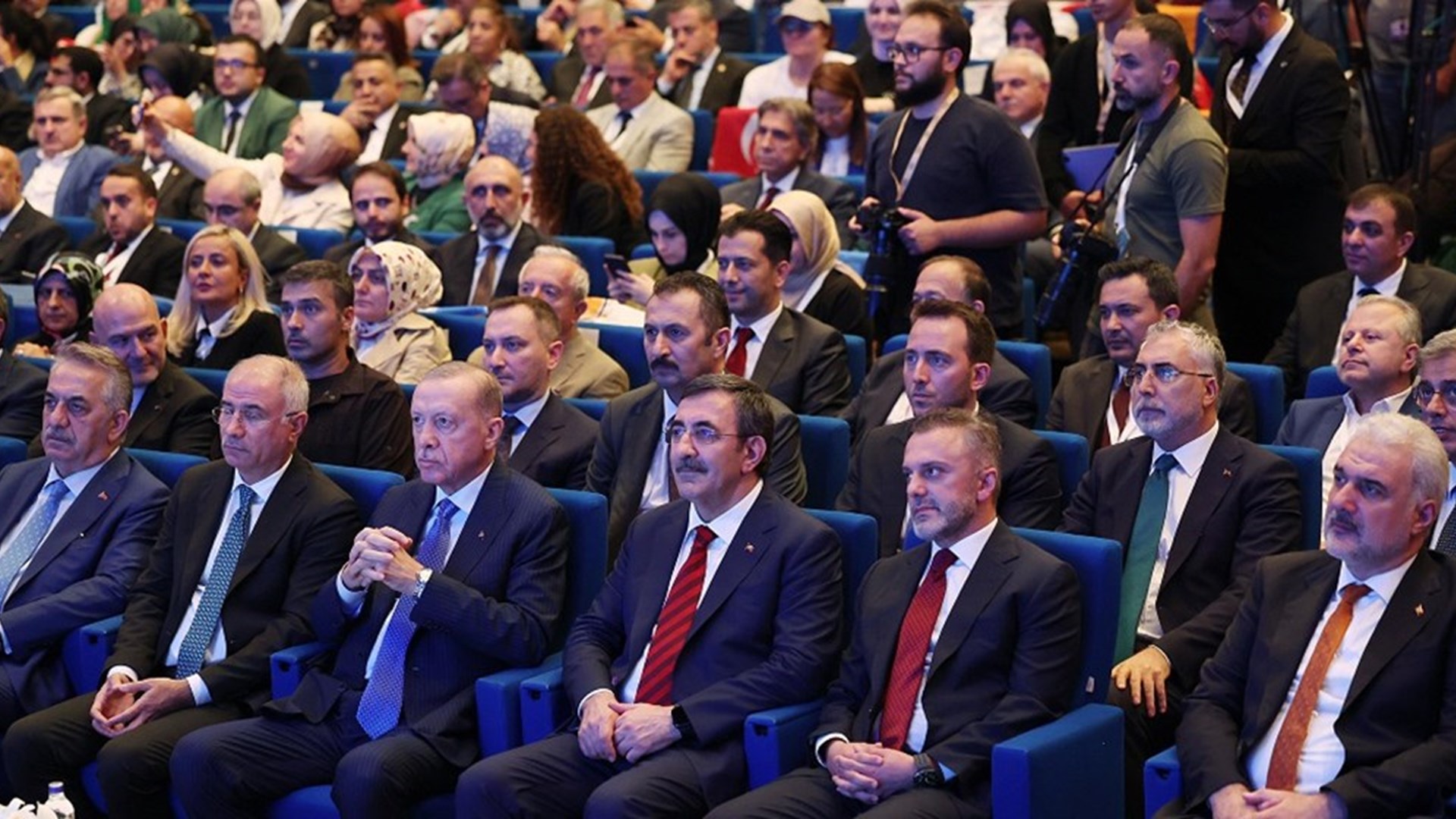 Çalışma ve Sosyal Güvenlik Bakanı Prof. Dr. Vedat Işıkhan, çeşitli temaslarda bulunmak ve programlara katılmak üzere İstanbul’a gitti.