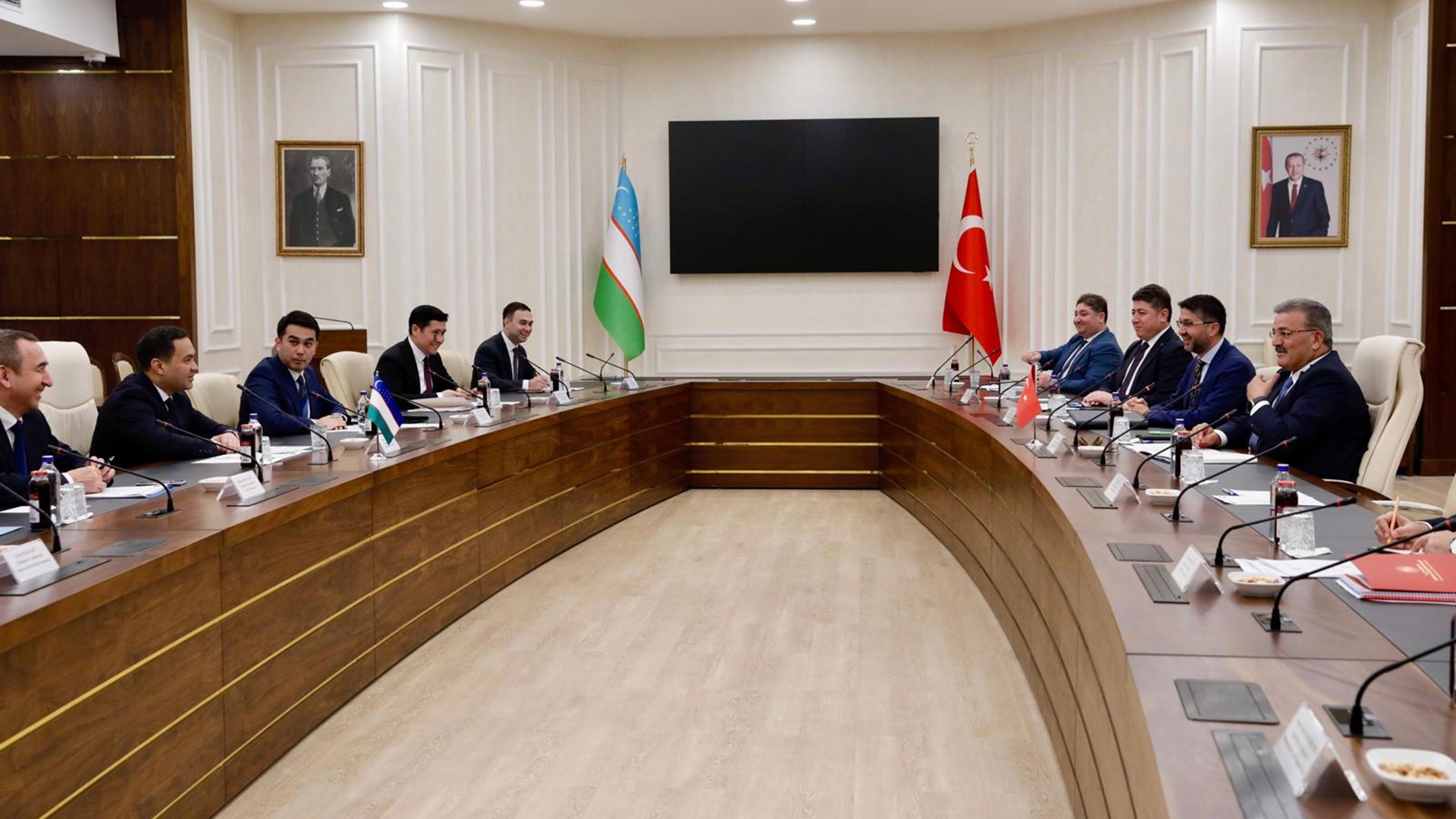 Bakan Yardımcımız Faruk Özçelik, Özbekistan Dışişleri Bakan Yardımcısı Olimjon Abdullaev ile Görüştü