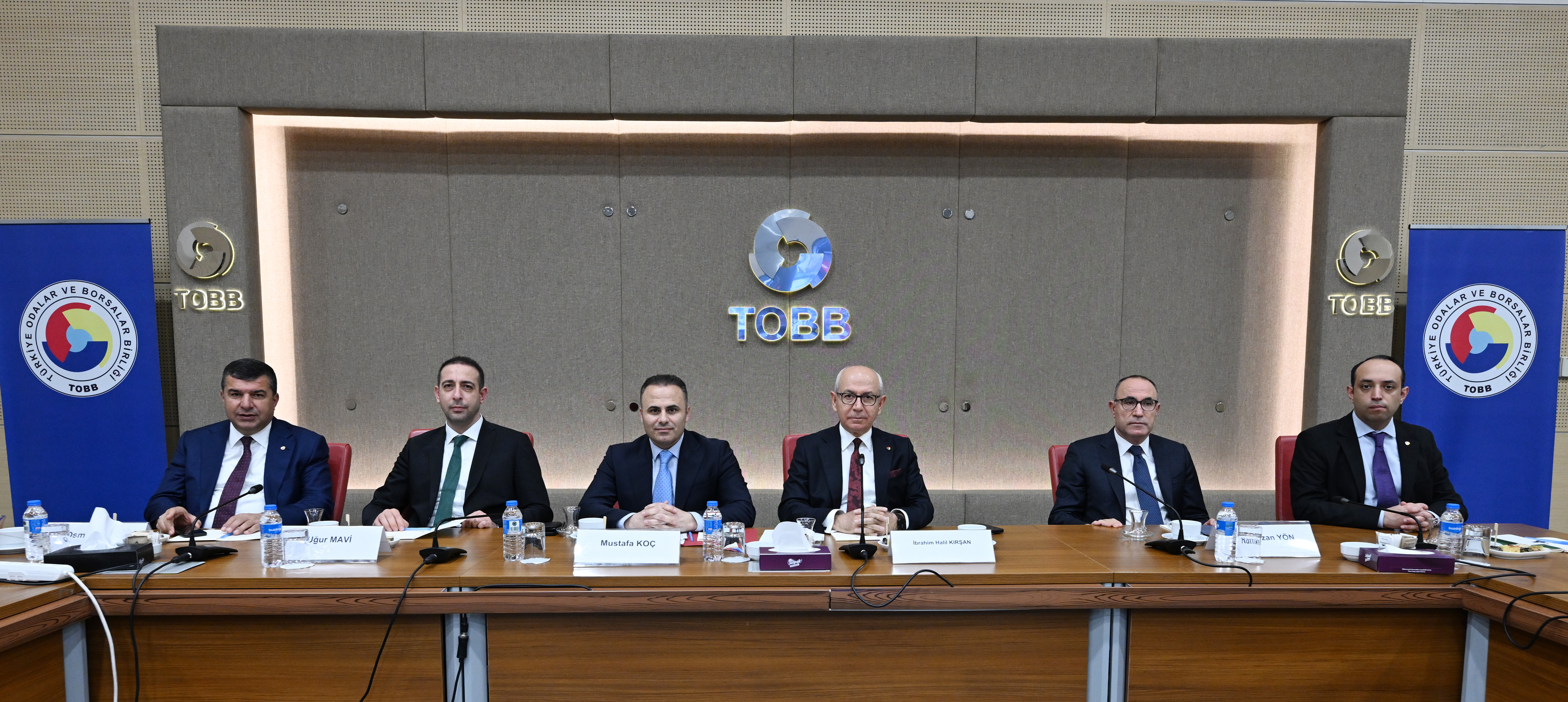 Rehberlik ve Teftiş Başkanlığımız tarafından, maden sektöründe yürütülen programlı teftiş faaliyetlerine ilişkin bilgilendirme yapılması, sektörel farkındalığın artırılması ve mevzuata gönüllü uyumun güçlendirilmesi amacıyla düzenlenen rehberlik ve bilgilendirme toplantısı, 14 Mayıs 2026 tarihinde Türkiye Odalar ve Borsalar Birliği (TOBB) ev sahipliğinde gerçekleştirildi.