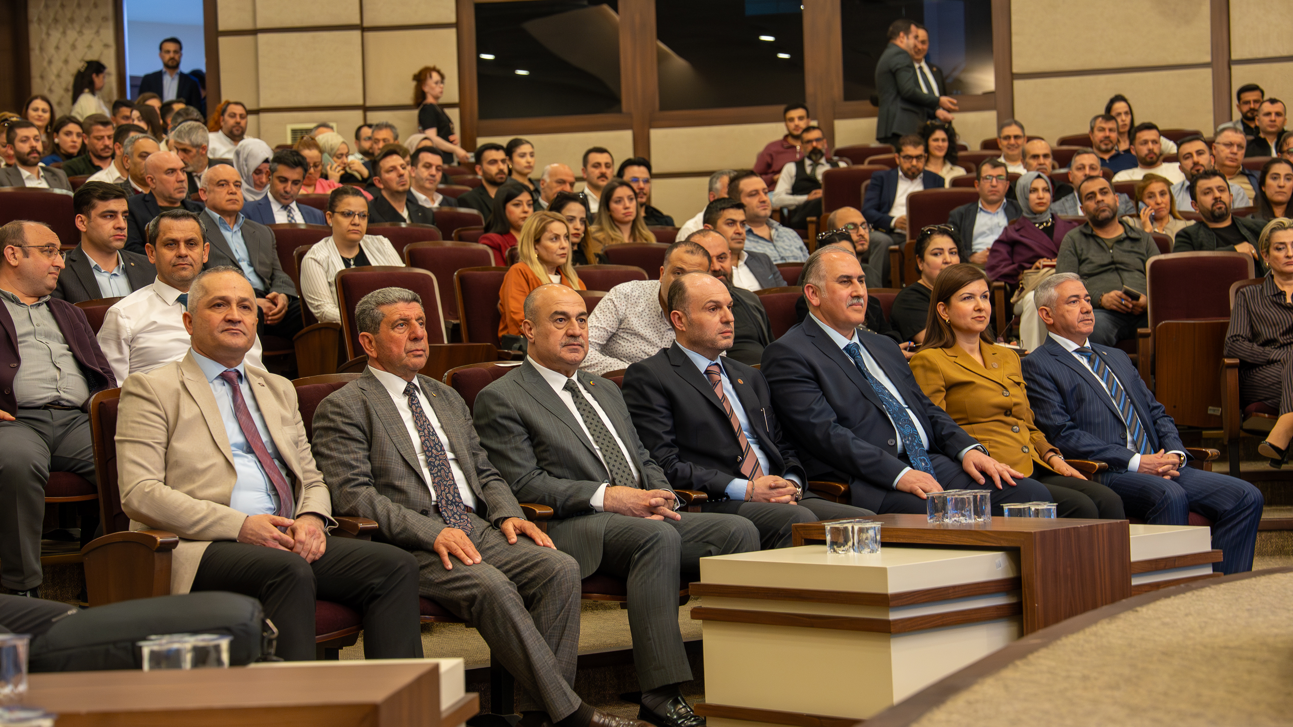 Çalışma hayatında rehberlik odaklı teftiş anlayışı doğrultusunda paydaşlarla diyalog ve iş birliğini güçlendirmek, gönüllü mevzuata uyumu artırmak ve bu süreçte işverenleri bilgilendirmek amacıyla 29 Nisan 2026 tarihinde Gaziantep’te “2026 Yılı İş Teftiş Faaliyetleri Bilgilendirme Toplantısı” düzenlendi. 