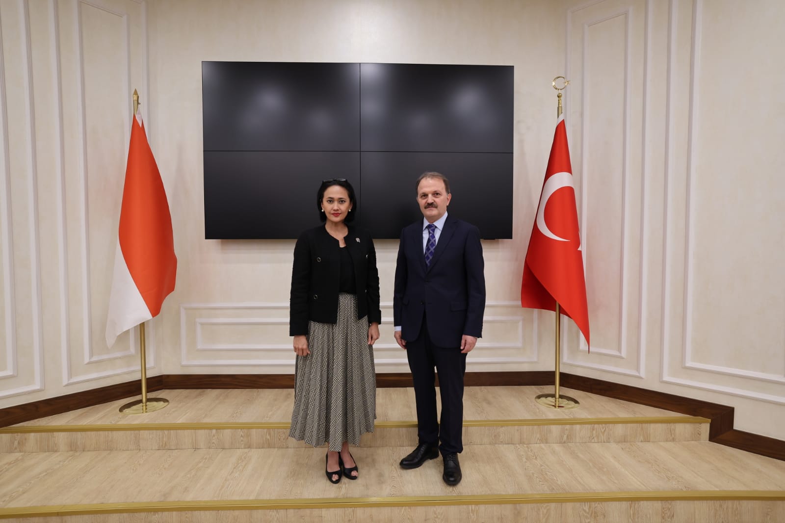 Our Deputy Minister Dr. Adnan ERTEM met with Christina ARYANI, Vice Minister of Republic of Indonesia for the Protection of Indonesian Migrant Workers (IMW)