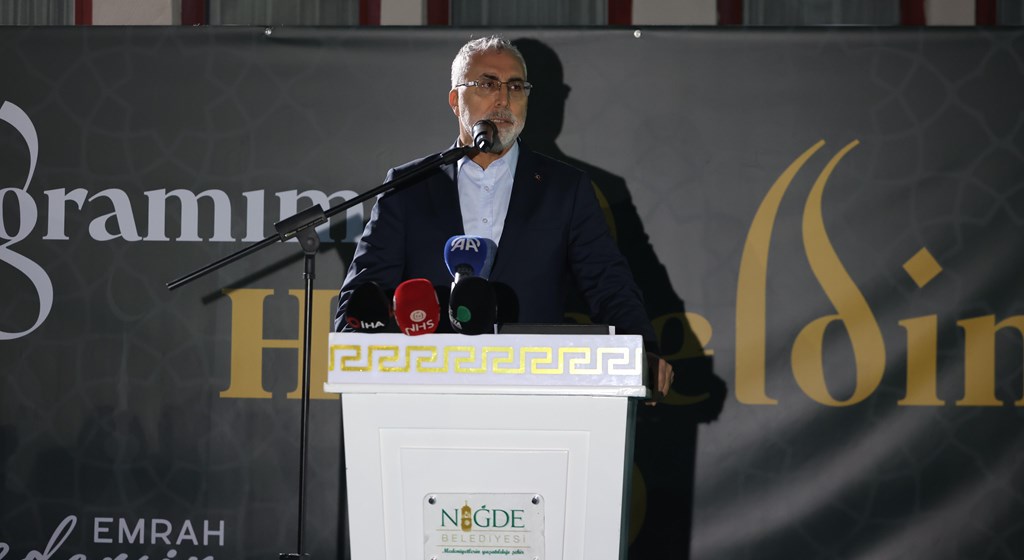 Çalışma ve Sosyal Güvenlik Bakanı Prof. Dr. Vedat Işıkhan, çeşitli temaslarda bulunmak ve programlara katılmak üzere Kırıkkale, Nevşehir ve Niğde illerinde ziyaretlerde bulundu.