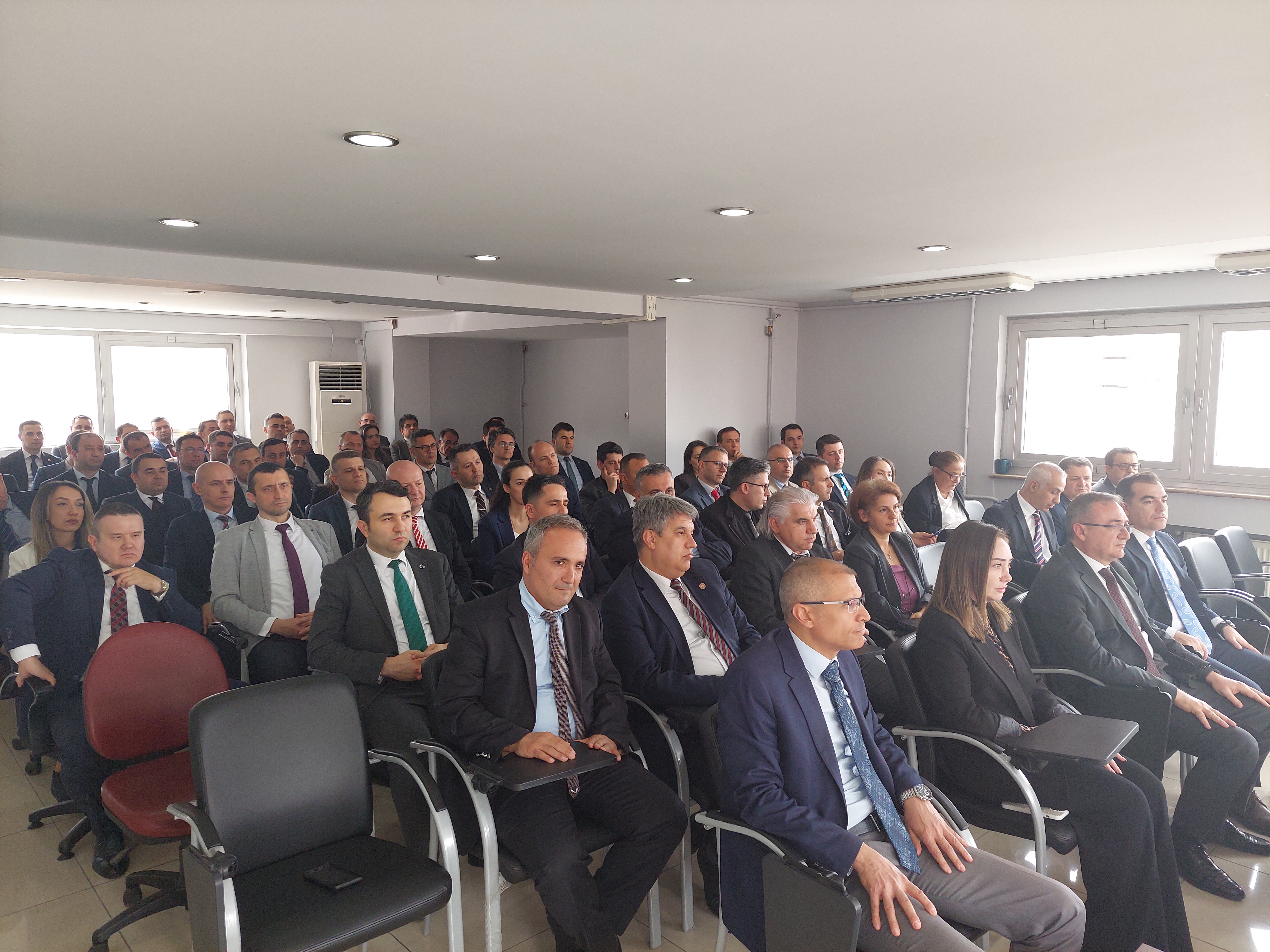 Rehberlik ve Teftiş Başkanımız Erol Güner, 21 Nisan 2026 tarihinde Bursa Rehberlik ve Teftiş Grup Başkanlığımızı ziyaret etti. Ziyaret kapsamında, iş müfettişlerimizle ile Grup Başkanlığı bünyesinde yürütülen teftiş faaliyetleri ve rehberlik süreçlerine ilişkin kapsamlı bir değerlendirme toplantısı gerçekleştirildi. 