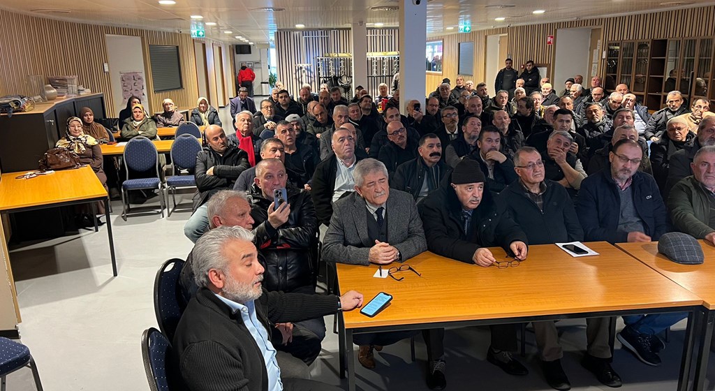 Our Labour and Social Security Attaché’s Office in The Hague met with our citizens at the HDV Ahi Evran Mosque.