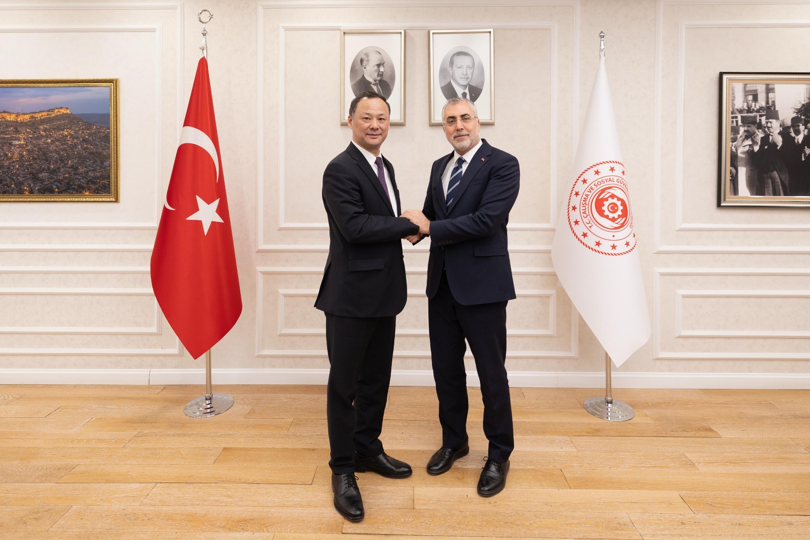 Dostane ve verimli geçen görüşmelerde her dört ülkenin muhatap Bakanlıklarıyla işbirliğinin geliştirilmesi ve ülkelerimiz arasındaki ilişkilere katkı sağlanabilecek hususlar üzerinde istişarelerde bulunuldu.