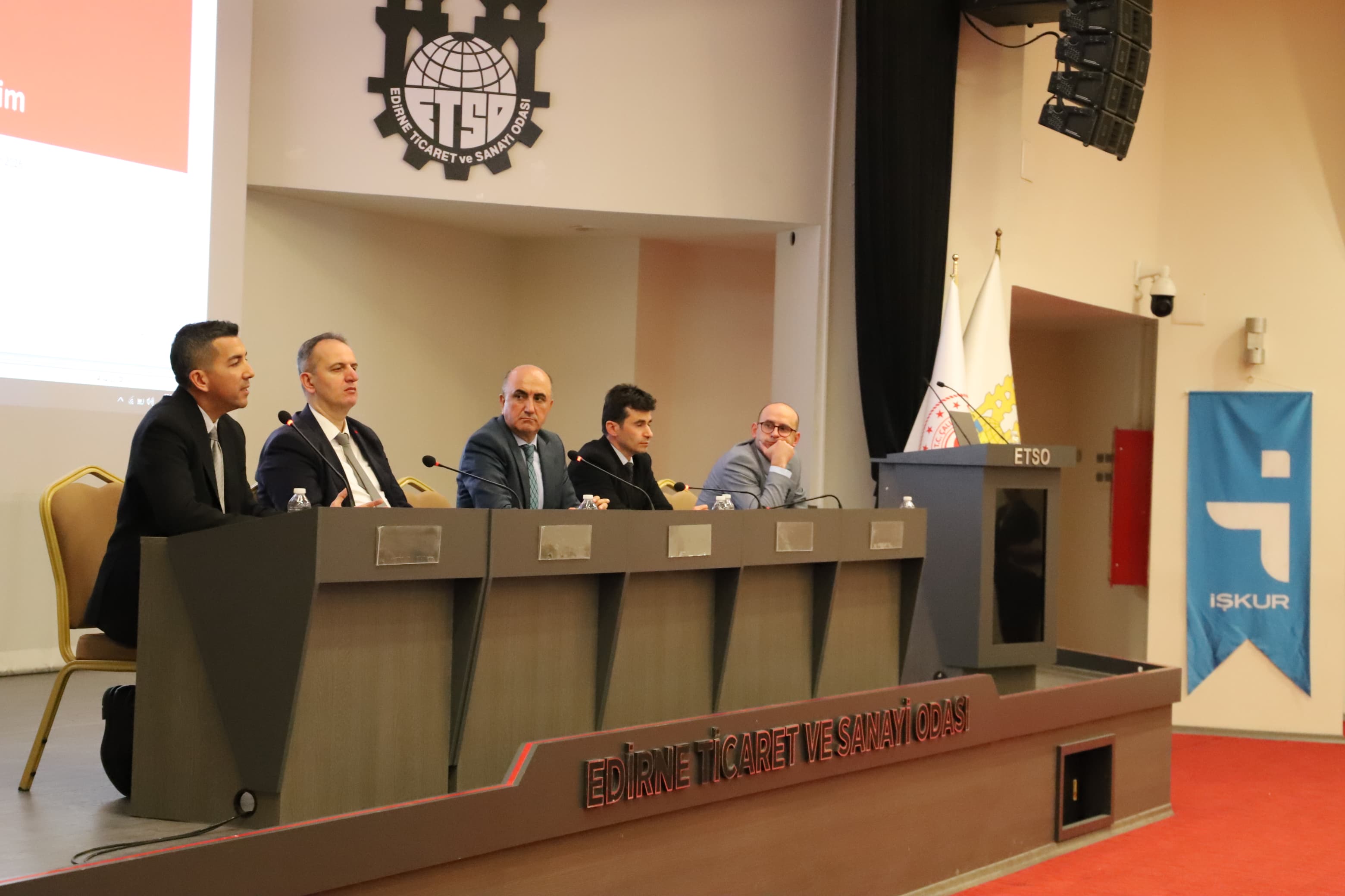 29 Nisan 2026 tarihinde İstanbul Rehberlik ve Teftiş Grup Başkanlığı ile Edirne Ticaret ve Sanayi Odası (ETSO) iş birliğinde; “İşin Yürütümü ile İş Sağlığı ve Güvenliği Teftişleri” hakkında bilgilendirme toplantısı düzenlendi.