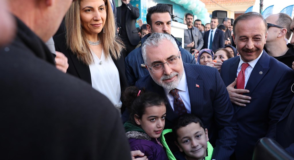 Çalışma ve Sosyal Güvenlik Bakanı Prof. Dr. Vedat Işıkhan, programlara katılmak ve çeşitli ziyaretlerde bulunmak üzere Mardin’e gitti.