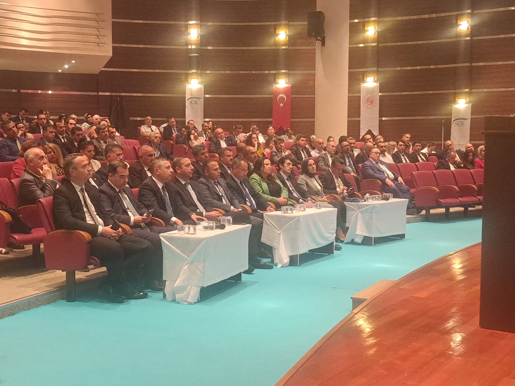 Rehberlik ve Teftiş Başkanımız Erol Güner ile Başkan Yardımcılarımız, 03 Haziran 2026 tarihinde, SGK Erdoğan Özen Konferans Salonu’nda Ankara Rehberlik ve Teftiş Grup Başkanlığı yöneticileri ve Başkanlıkta görev yapan müfettişlerle bir araya geldi.