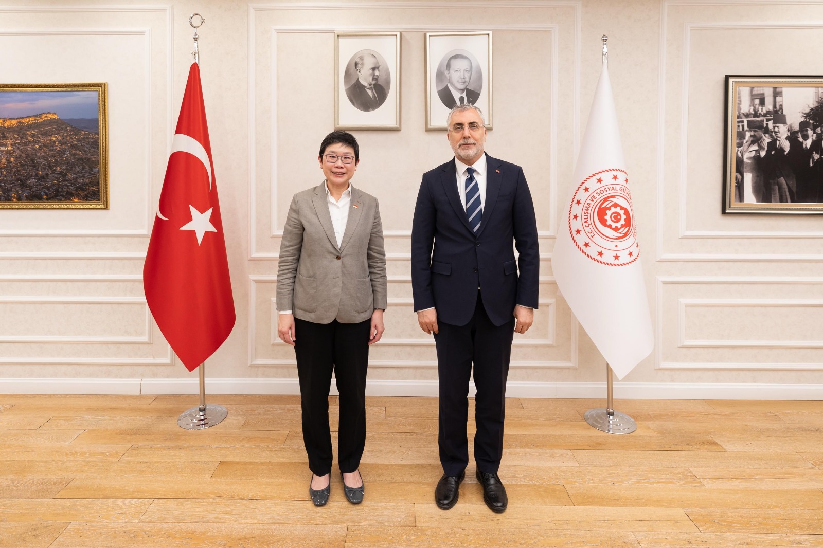 Dostane ve verimli geçen görüşmelerde her dört ülkenin muhatap Bakanlıklarıyla işbirliğinin geliştirilmesi ve ülkelerimiz arasındaki ilişkilere katkı sağlanabilecek hususlar üzerinde istişarelerde bulunuldu.