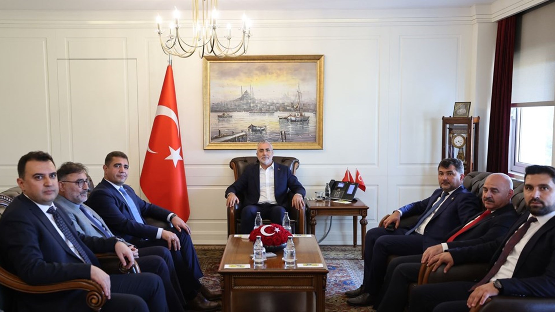 Çalışma ve Sosyal Güvenlik Bakanı Prof. Dr. Vedat Işıkhan, çeşitli ziyaretlerde bulunmak ve AK Parti Düzce İl Danışma Meclisi Toplantısı’na katılmak üzere Düzce’ye gitti.