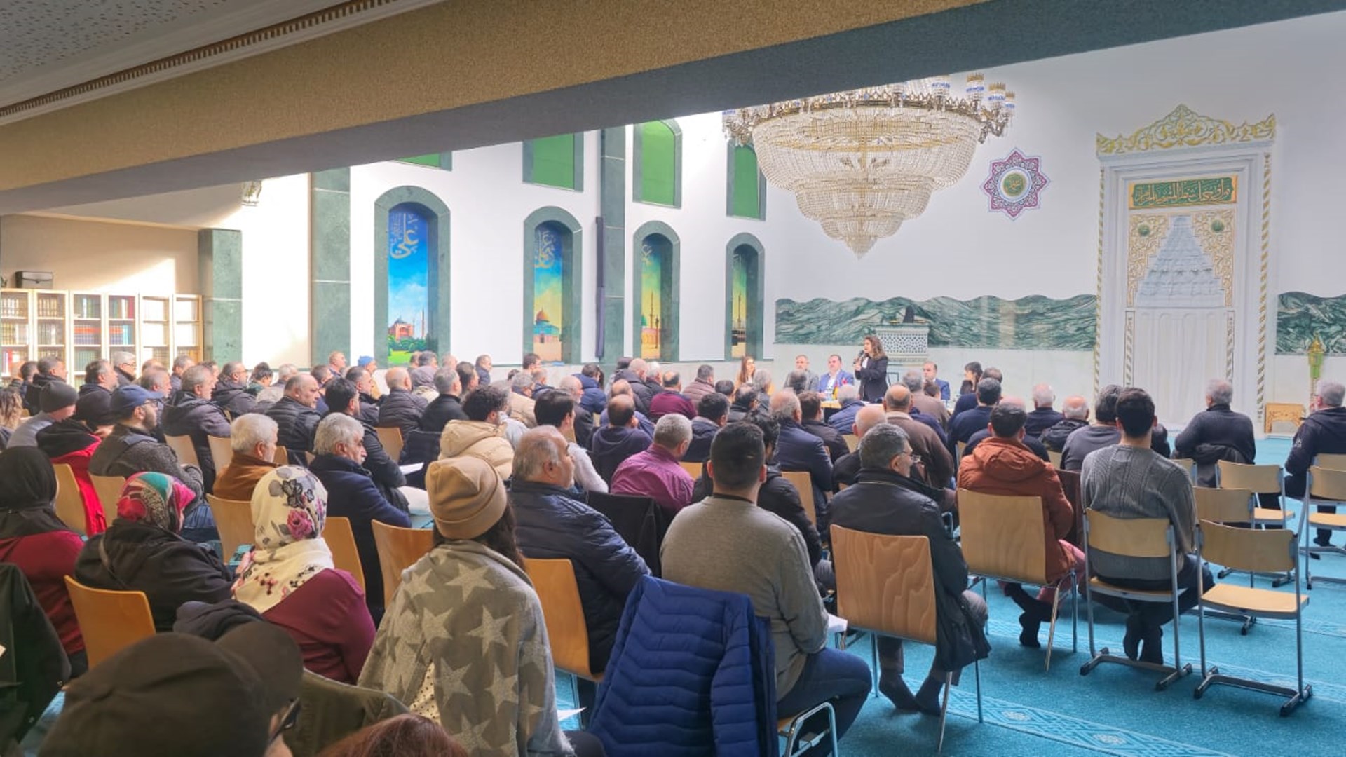Stuttgart Ataşeliğimizce 16 Şubat 2025 Pazar günü DİTİB Stuttgart Feuerbach Merkez Camii Derneği ev sahipliğinde, 21 Şubat 2025 Cuma akşamı Türk Veli Birlikleri Federasyonu iş birliğiyle LUTEV Ludwigsburg Türk Okul Aile Birliği ev sahipliğinde ve 23 Şubat 2025 Pazar günü DİTİB Ulm Merkez Camii Derneği’nde vatandaş bilgilendirme toplantıları gerçekleştirilmiştir.